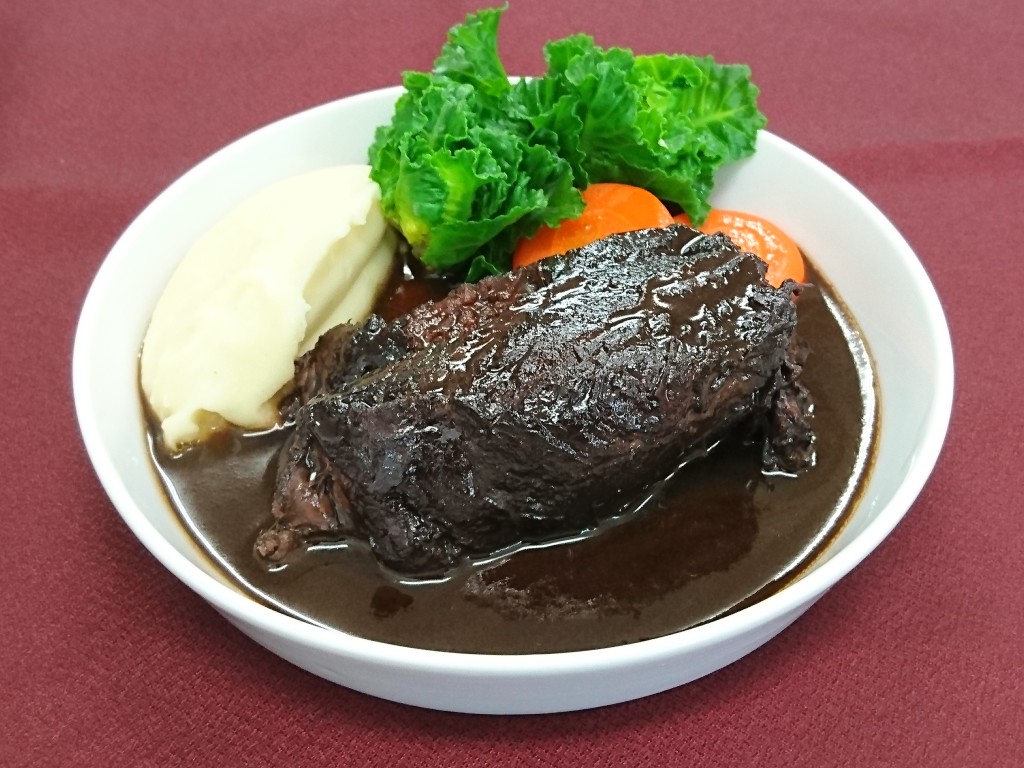 牛ほほ肉の赤ワイン煮 フランス共和国 世界の地方料理