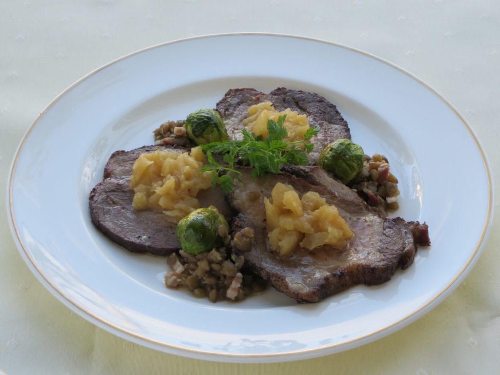 Ibérique Porc rôti marmerade de Ponne et lantille（イベリコ豚とレンズ豆のリンゴ風味）