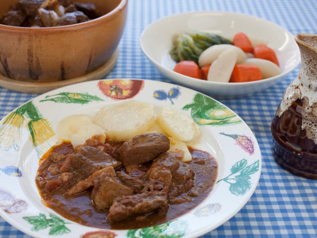 Daube de bœuf dauphinoise（ローヌ地方のビーフシチュー【ローヌ＝アルプ地方】）